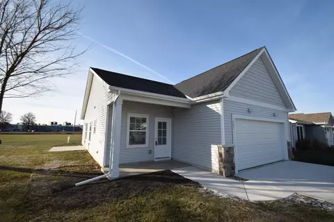 483 Blackstone Ct, Kouts, IN 46347 photo 1