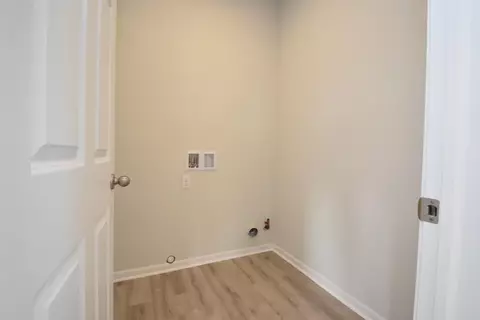 483 Blackstone Ct, Kouts, IN 46347 photo 6