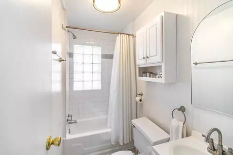 Bath - 1237 172nd St, Hammond, IN 46324 photo 1 of 1