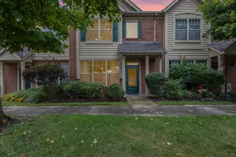 8830 St James Pl, Highland, IN 46322