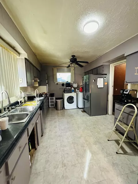 1048 Pierce St, Gary, IN 46402 photo 4