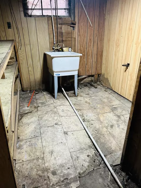 1048 Pierce St, Gary, IN 46402 photo 10