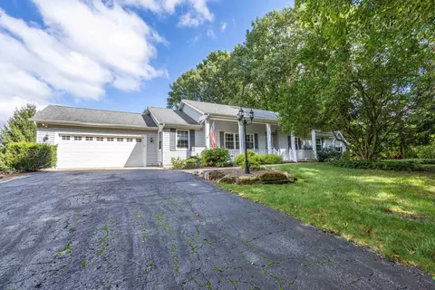 19 Stoner Dr, Valparaiso, IN 46385