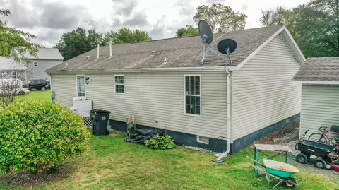 607 W Davis St, Hamlet, IN 46532 photo 4