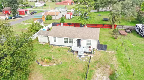 607 W Davis St, Hamlet, IN 46532 photo 2
