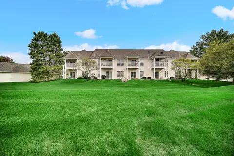 2923 Foggy Glen Dr, Valparaiso, IN 46385