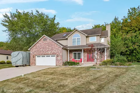 272 Castlewood Dr, Valparaiso, IN 46385