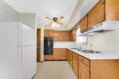 912 N Dwiggins Ave, Griffith, IN 46319 photo 3