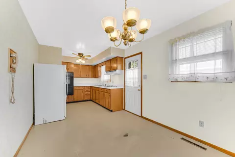 912 N Dwiggins Ave, Griffith, IN 46319 photo 6