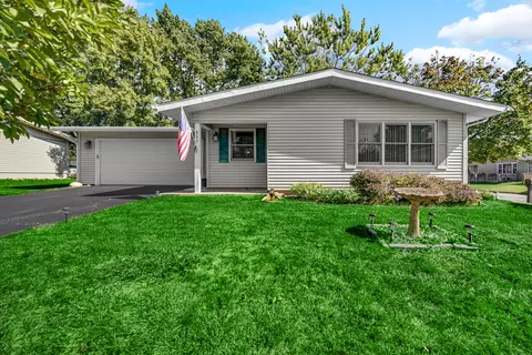537 Raven Rd, Valparaiso, IN 46385