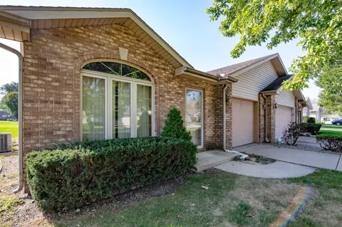 3748 Sandalwood Dr, Highland, IN 46322