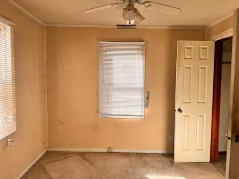 715 E Lake St, Griffith, IN 46319 photo 6