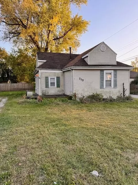 715 E Lake St, Griffith, IN 46319 photo 1