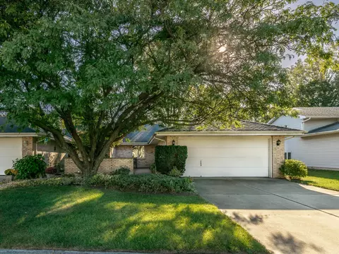 746 Rueth Dr, Griffith, IN 46319 photo 1