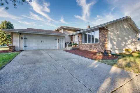 9347 Southmoor Ave, Highland, IN 46322