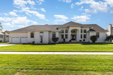 1553 Blue Heron Dr, Valparaiso, IN 46385