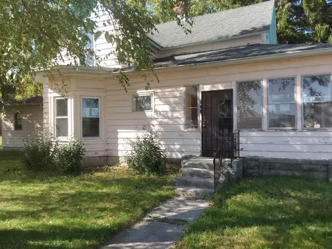 103 S Jefferson St, Medaryville, IN 47957