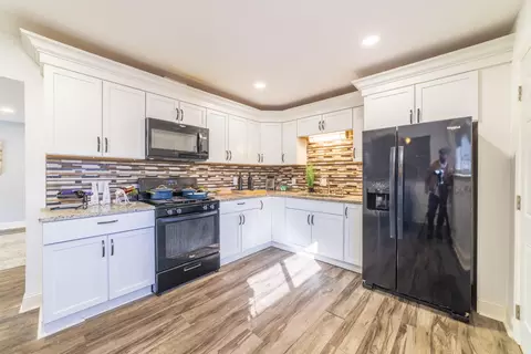 8040 Hemlock Ave, Gary, IN 46403 photo 11