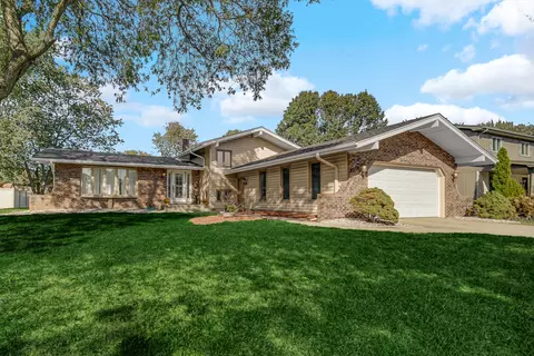 1151 Bluebird Ln, Munster, IN 46321