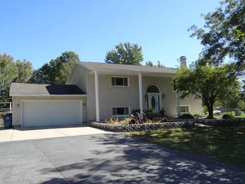 833 Yorktown St, Valparaiso, IN 46385
