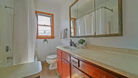 Bath - 4723-4725 Johnson Ave, Hammond, IN 46327 photo 1 of 2