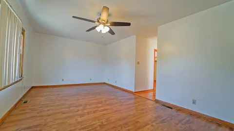 Living - 4723-4725 Johnson Ave, Hammond, IN 46327 photo 2 of 4