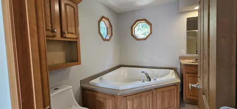 Bath - 7916 Hemlock Ave, Gary, IN 46403 photo 6 of 9