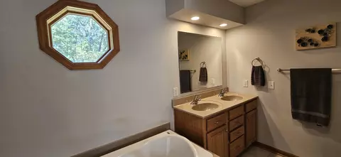 Bath - 7916 Hemlock Ave, Gary, IN 46403 photo 9 of 9
