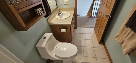 Bath - 7916 Hemlock Ave, Gary, IN 46403 photo 5 of 9