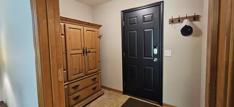 Entry Way - 7916 Hemlock Ave, Gary, IN 46403 photo 5 of 8