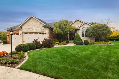 Exterior - 910 Hawk Cir, Crown Point, IN 46307 photo 1 of 6