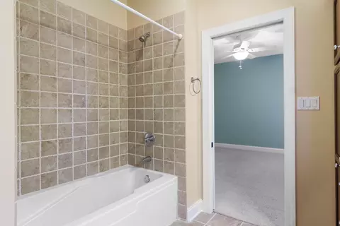 Bath - 910 Hawk Cir, Crown Point, IN 46307 photo 4 of 5