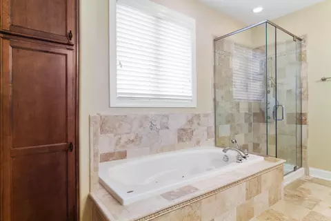 Bath - 910 Hawk Cir, Crown Point, IN 46307 photo 2 of 5