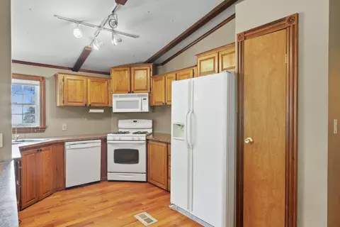 Kitchen - 23102 Pierce St, Shelby, IN 46377 photo 2 of 2