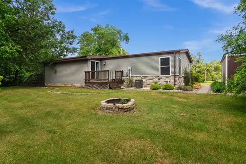 Exterior - 23102 Pierce St, Shelby, IN 46377 photo 2 of 3
