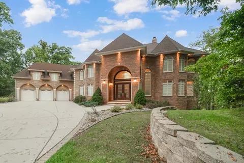 219 Glencoe Dr, Valparaiso, IN 46385 photo 2