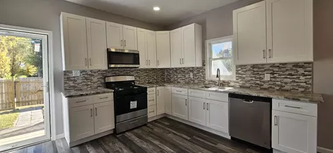 Kitchen - 425 Grant St, Gary, IN 46404 photo 2 of 5