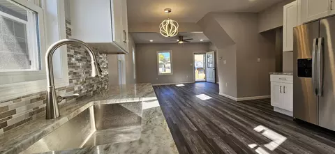 Entry Way - 425 Grant St, Gary, IN 46404 photo 6 of 23