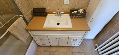 Bath - 6225 Forest Ave, Gary, IN 46403 photo 11 of 24