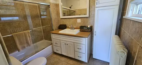 Bath - 6225 Forest Ave, Gary, IN 46403 photo 8 of 24