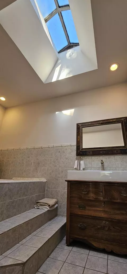 Bath - 6225 Forest Ave, Gary, IN 46403 photo 7 of 24