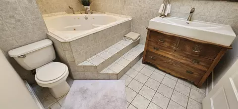 Bath - 6225 Forest Ave, Gary, IN 46403 photo 3 of 24