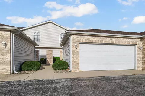 145 Mallard Pointe Dr, Valparaiso, IN 46385