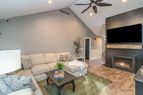 608 E Ross Ave, Kouts, IN 46347 photo 3