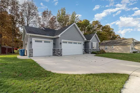 608 E Ross Ave, Kouts, IN 46347 photo 2
