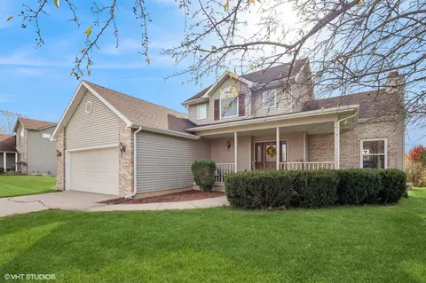 18 Covington Dr, Valparaiso, IN 46385