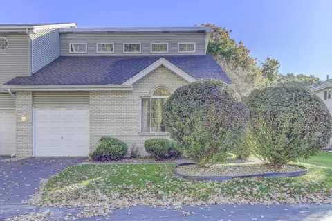 8933 Price Cir, Highland, IN 46322