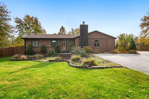 206 Sauk Trl, Valparaiso, IN 46385