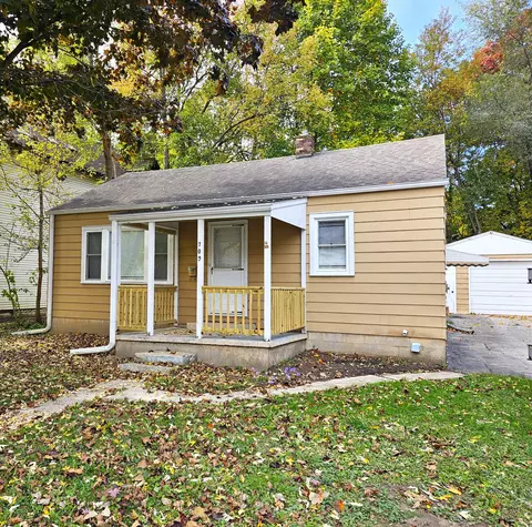709 Center St, Valparaiso, IN 46385