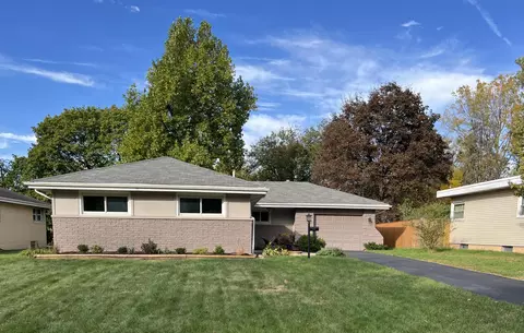 8634 Schreiber Dr, Munster, IN 46321